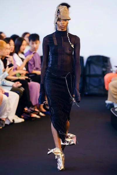 Look 18
